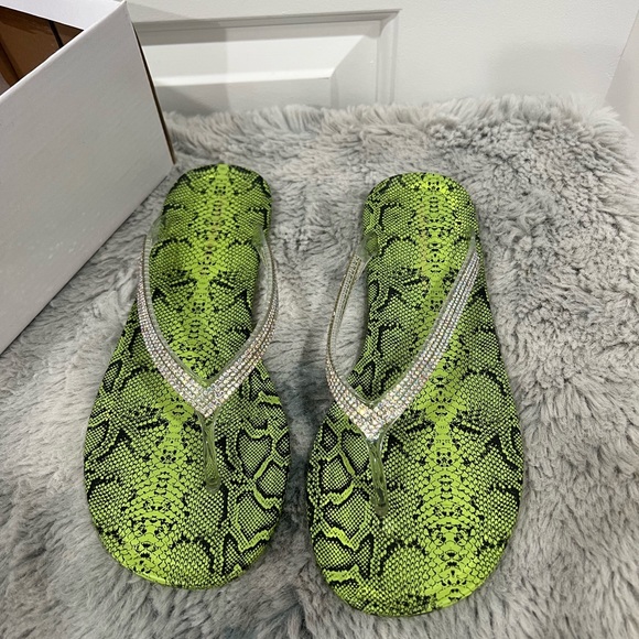 Miss Lola Shoes - Sandals snake print - color neon green